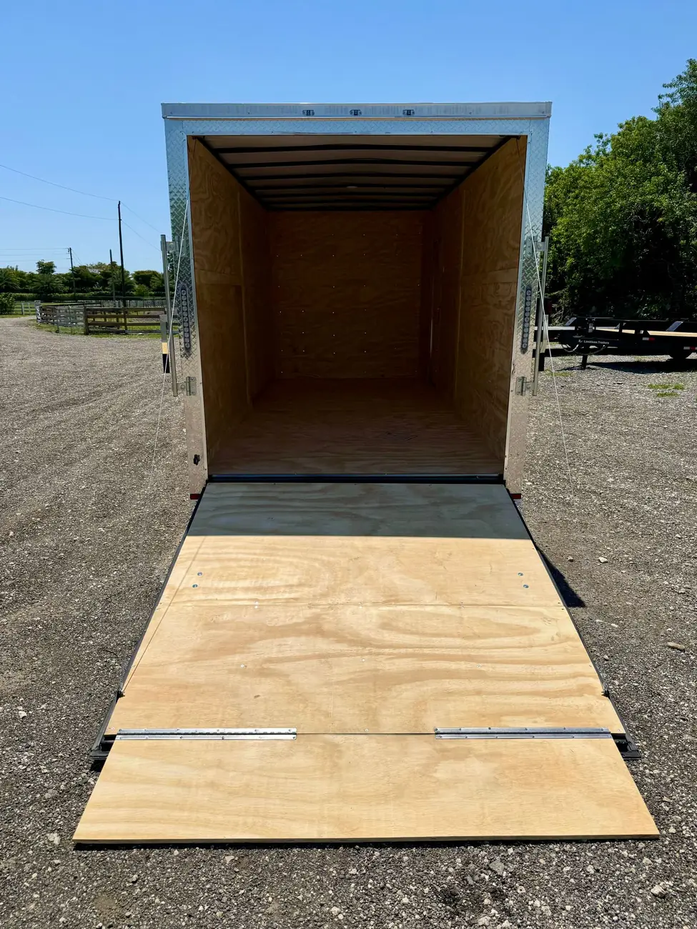 7x16 Enclosed Trailer photo 2